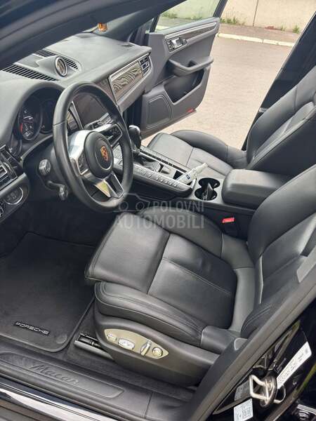 Porsche Macan Pano Air
