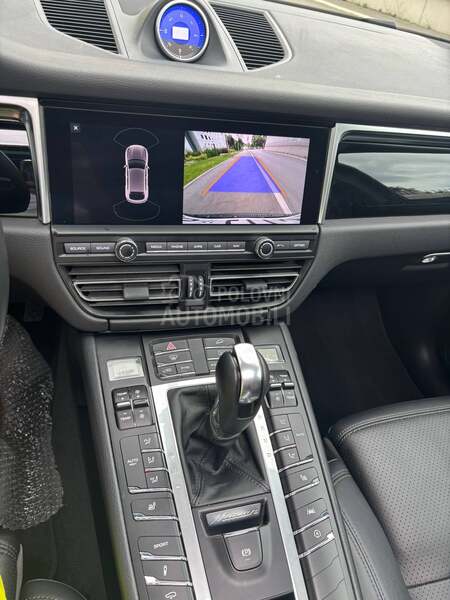 Porsche Macan Pano Air