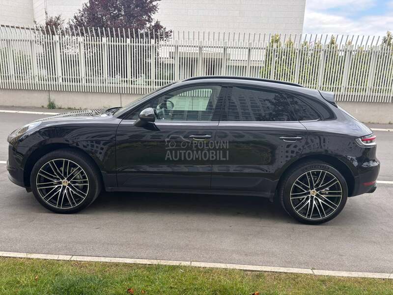 Porsche Macan Pano Air
