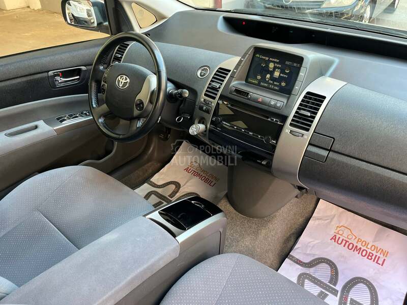 Toyota Prius HiBRID/ŠVAJCARSKA