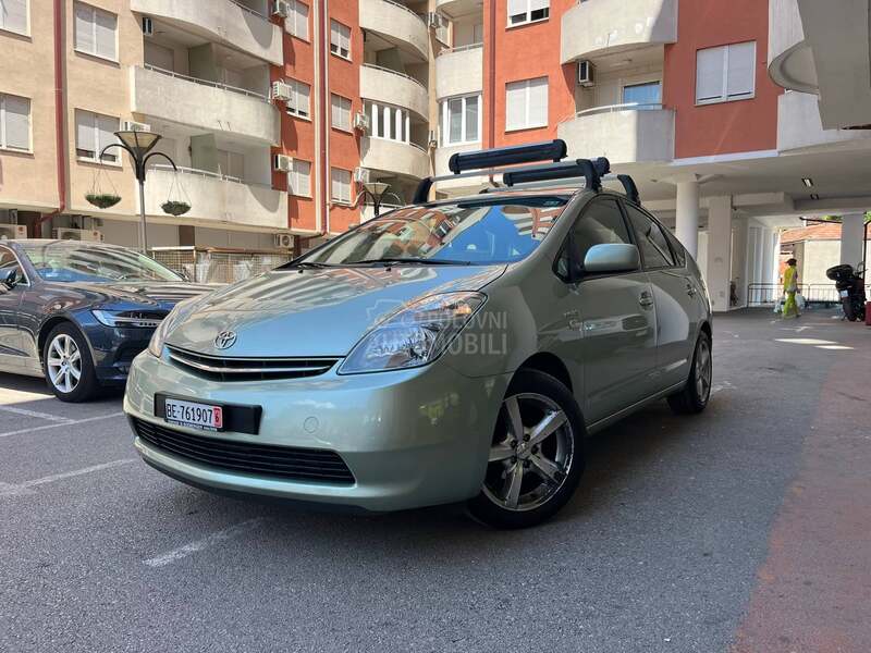 Toyota Prius HiBRID/ŠVAJCARSKA