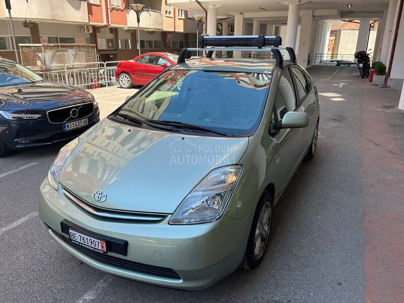 Toyota Prius HiBRID/ŠVAJCARSKA