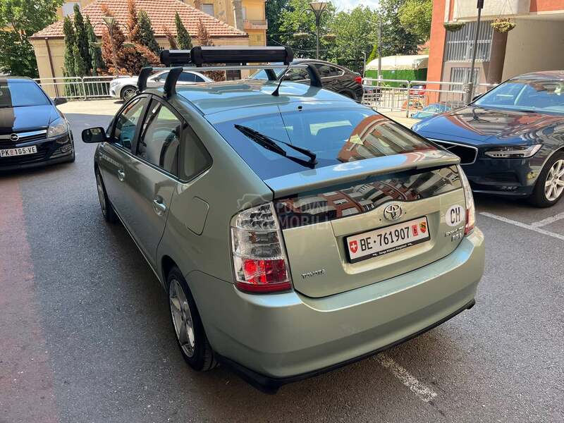 Toyota Prius HiBRID/ŠVAJCARSKA