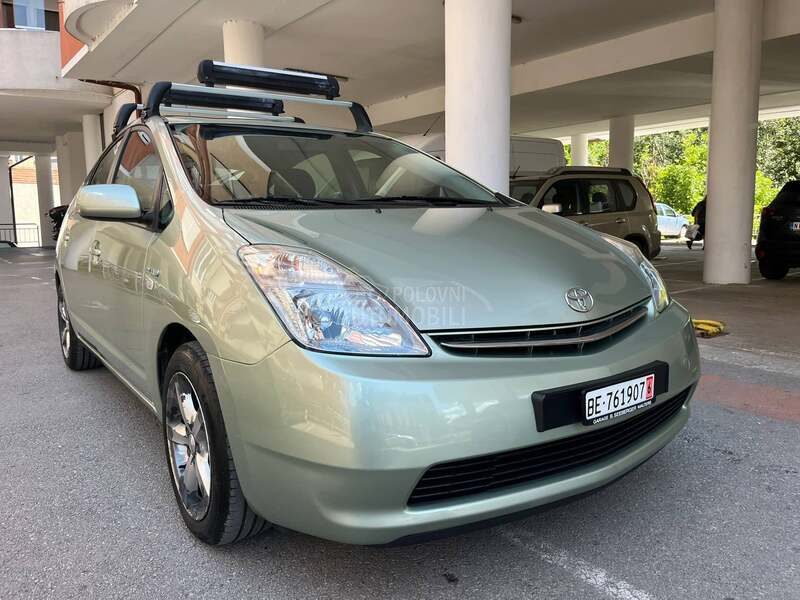 Toyota Prius HiBRID/ŠVAJCARSKA