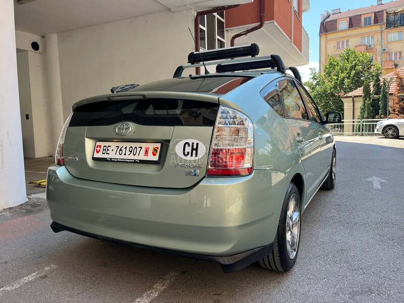 Toyota Prius HiBRID/ŠVAJCARSKA
