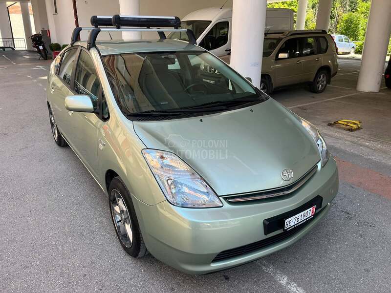 Toyota Prius HiBRID/ŠVAJCARSKA