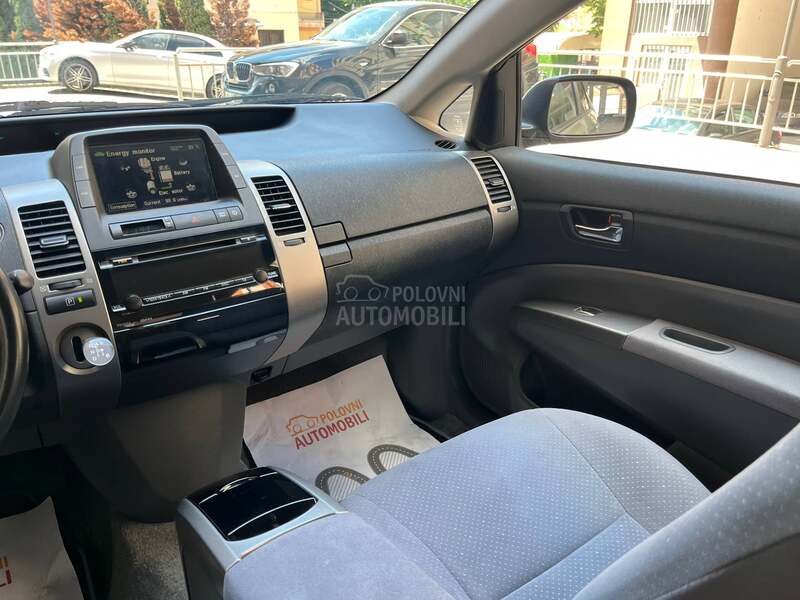 Toyota Prius HiBRID/ŠVAJCARSKA