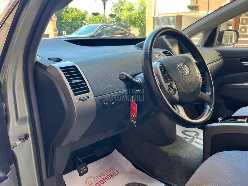 Toyota Prius HiBRID/ŠVAJCARSKA