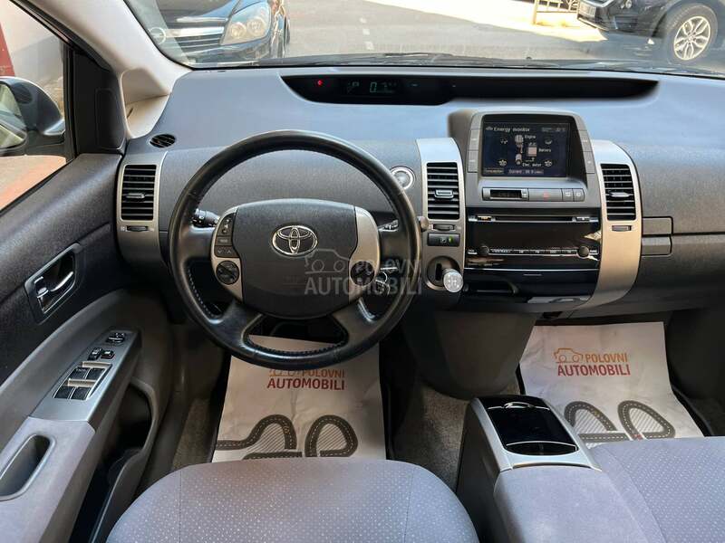 Toyota Prius HiBRID/ŠVAJCARSKA
