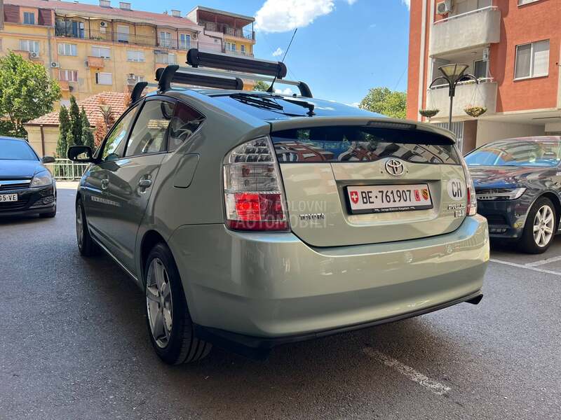 Toyota Prius HiBRID/ŠVAJCARSKA