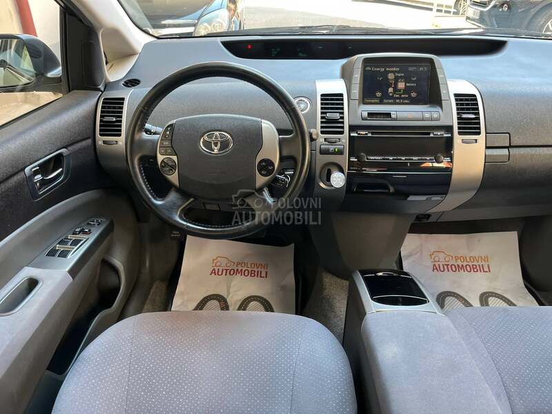 Toyota Prius HiBRID/ŠVAJCARSKA
