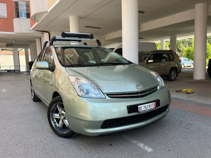 Toyota Prius HiBRID/ŠVAJCARSKA