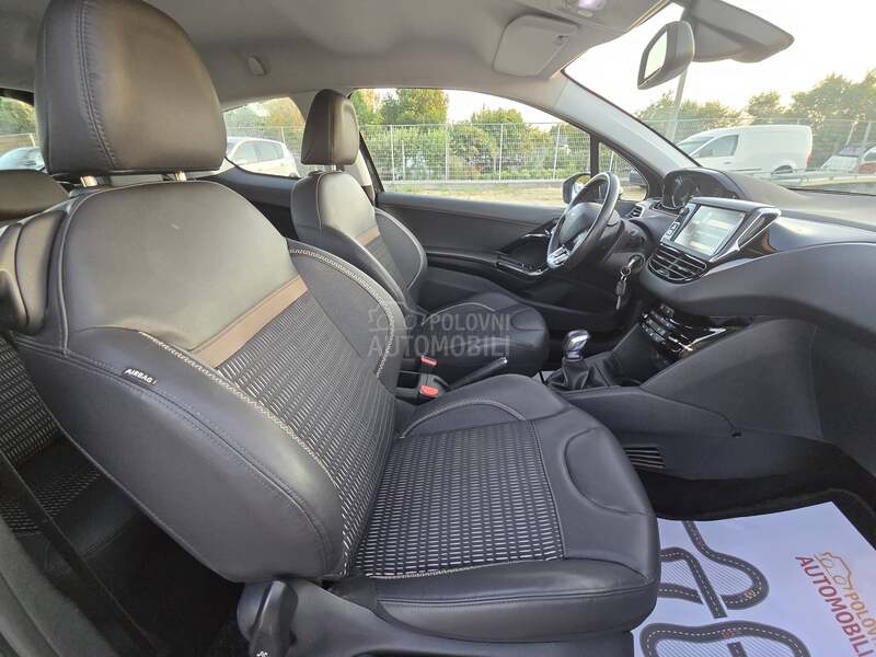 Peugeot 208 1.2 vti Allure