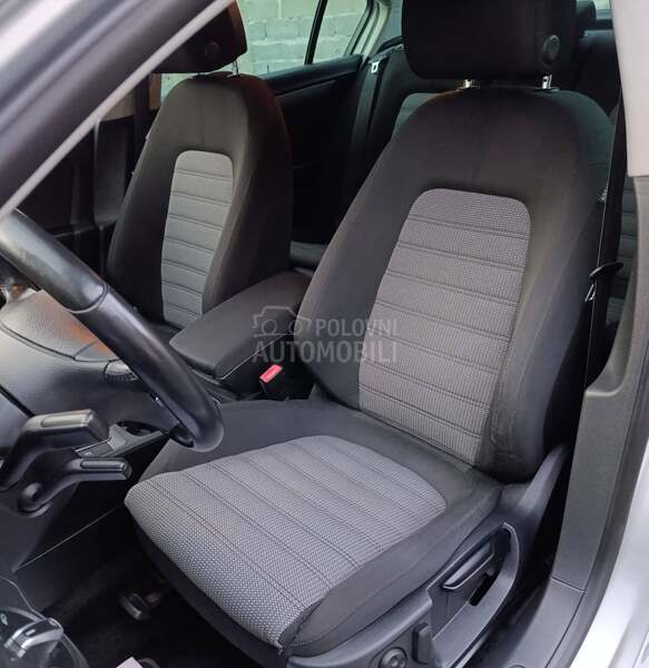 Volkswagen Passat B7 1.6HIGHLINE