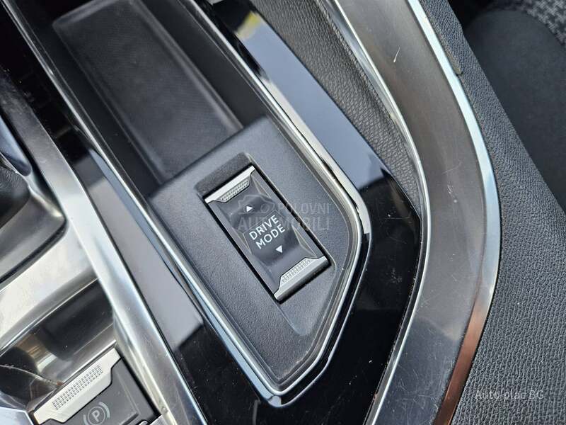 Peugeot 3008 1.5Hdi KAM/LED/NAV
