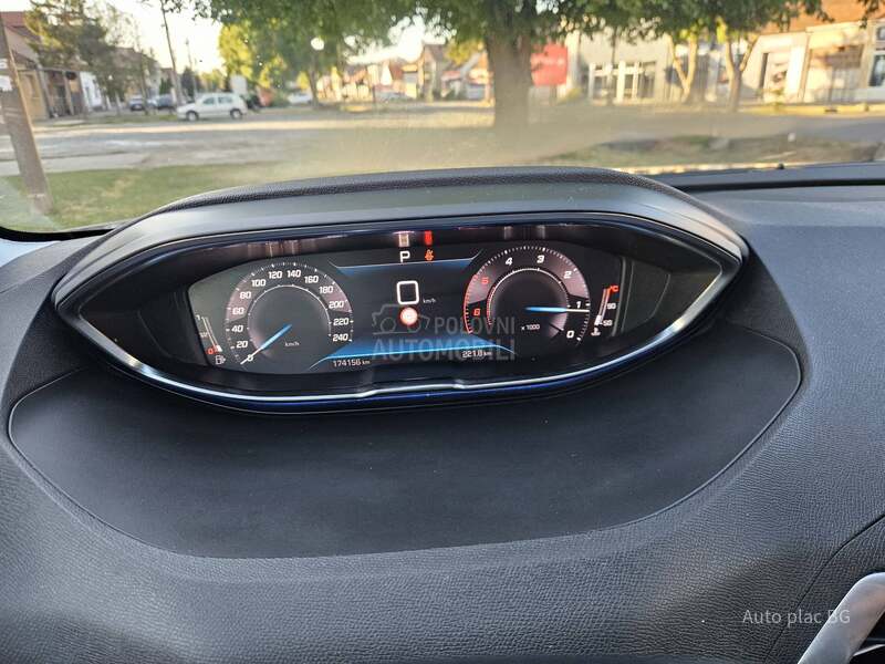 Peugeot 3008 1.5Hdi KAM/LED/NAV