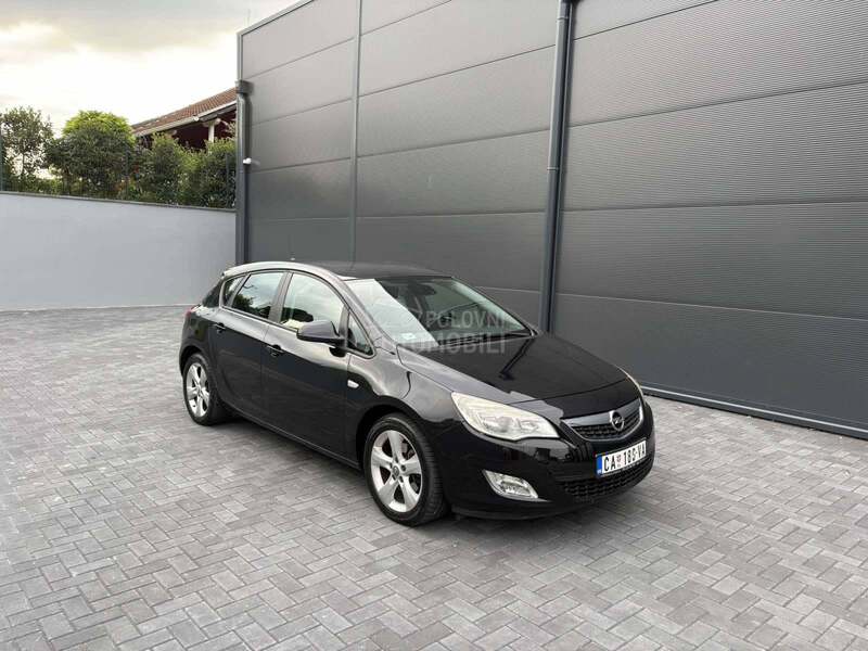 Opel Astra J 