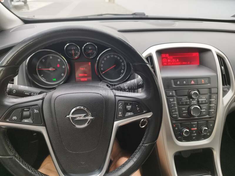 Opel Astra J 