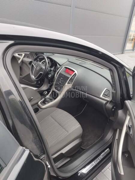 Opel Astra J 