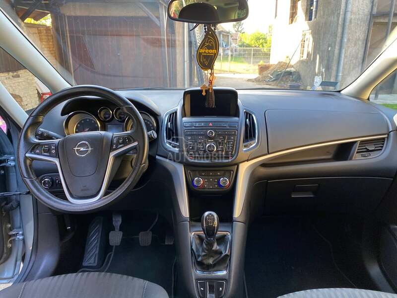 Opel Zafira Servis uradjen