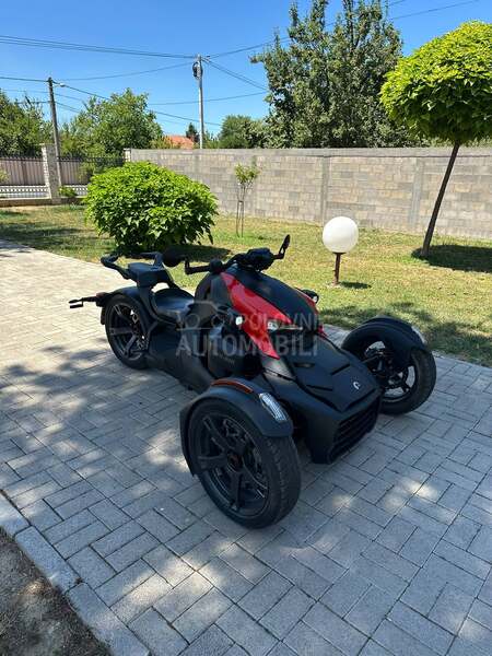 Can-Am Ryker std 900