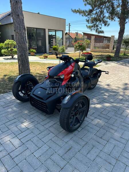 Can-Am Ryker std 900