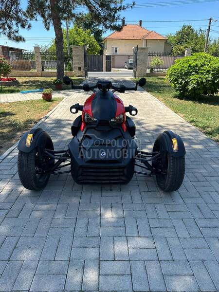 Can-Am Ryker std 900