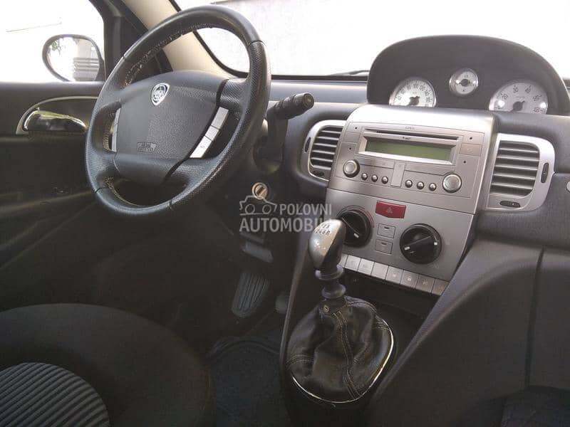 Lancia Ypsilon 1.4 16v