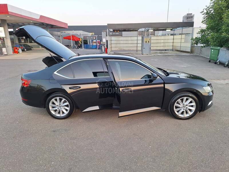 Škoda Superb 