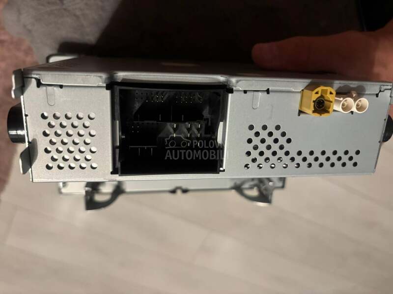 Fabrički cd radio