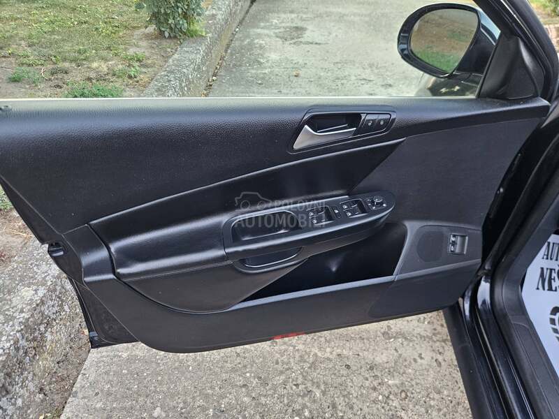 Volkswagen Passat B6 1.6 TDI KOZA NAV