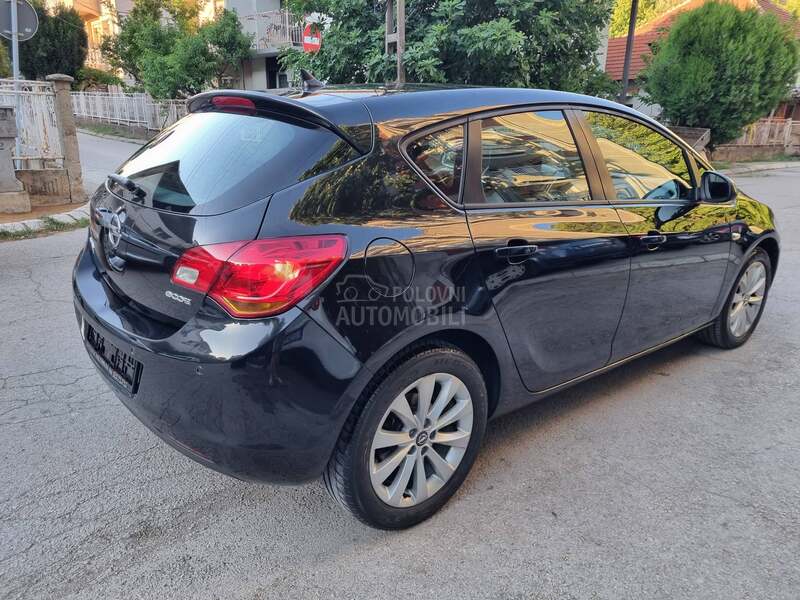 Opel Astra J C O S M O