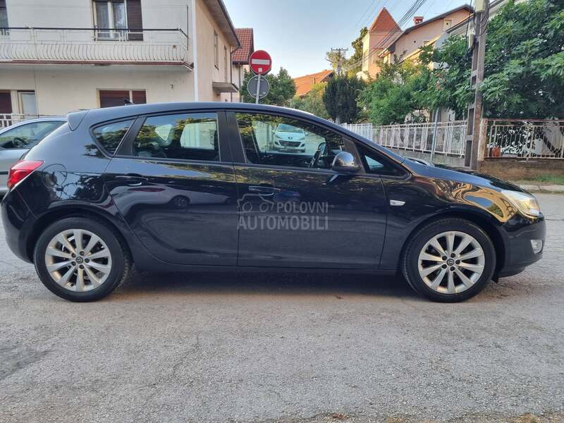 Opel Astra J C O S M O