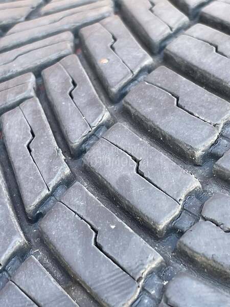 Bridgestone 235/45 R19 Zimska