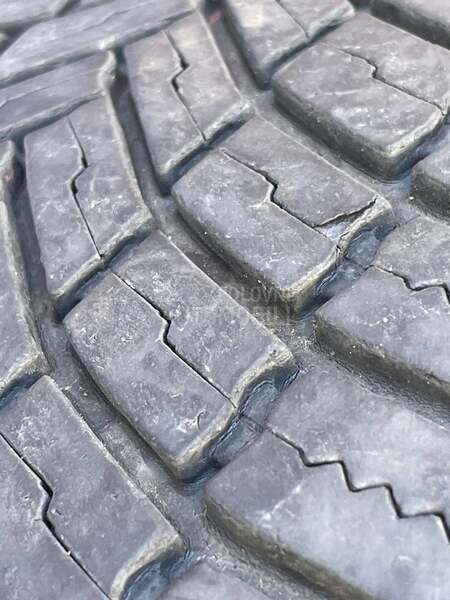 Bridgestone 235/45 R19 Zimska