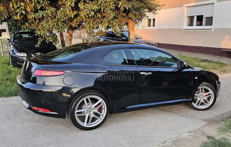 Alfa Romeo GT QV