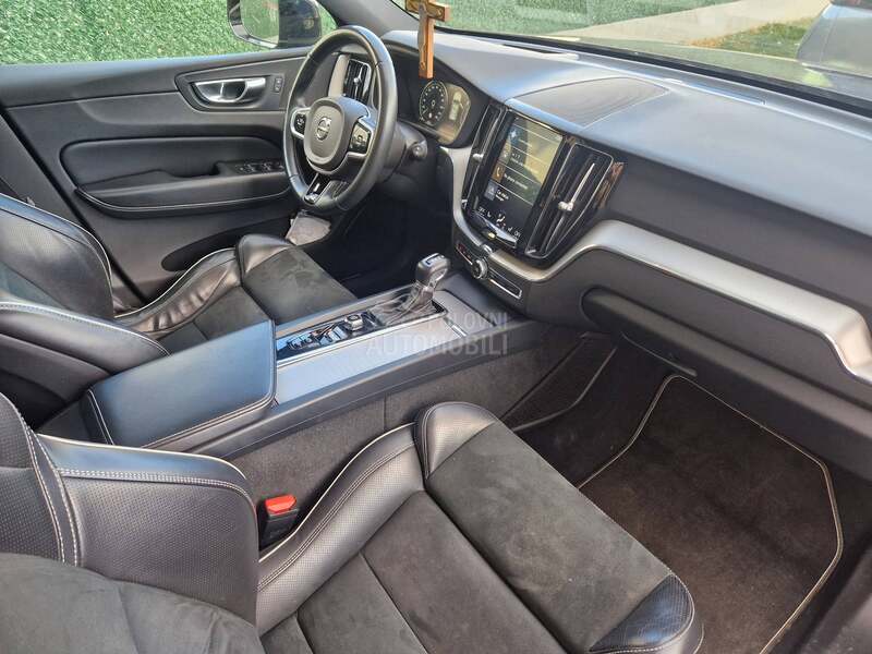 Volvo XC60 R-DESIGN