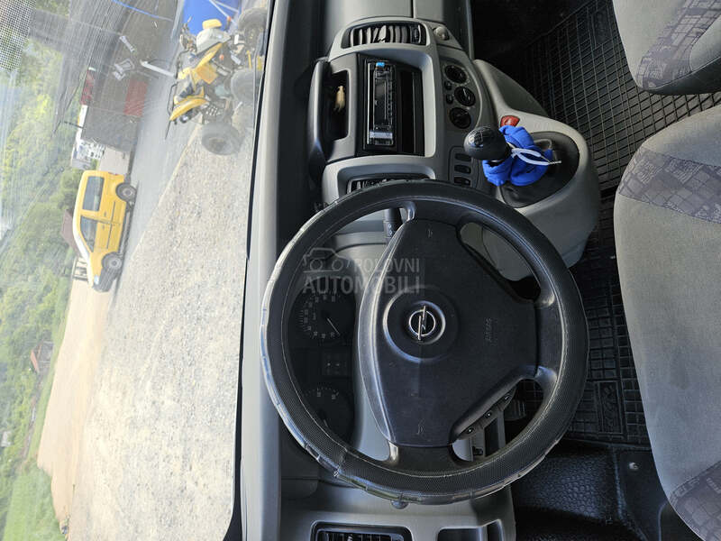 Opel Vivaro 2.5CDTI