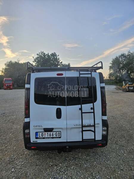 Opel Vivaro 2.5CDTI