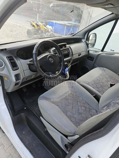 Opel Vivaro 2.5CDTI
