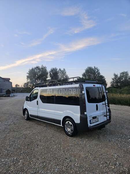 Opel Vivaro 2.5CDTI