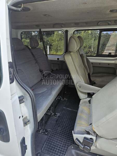 Opel Vivaro 2.5CDTI