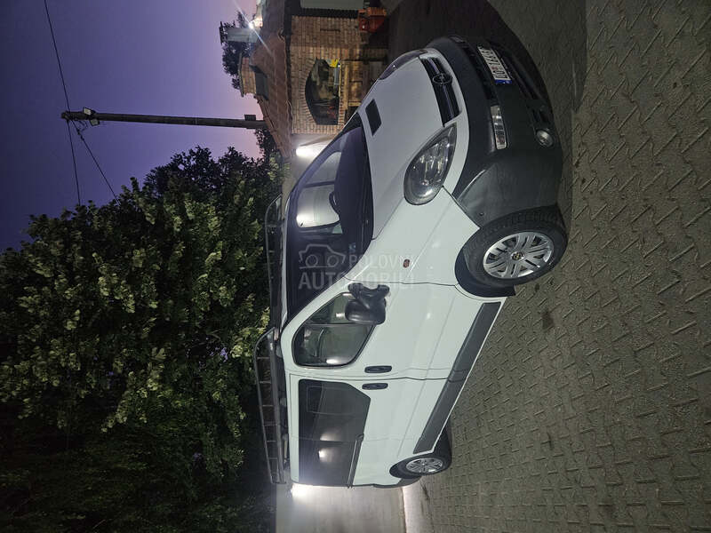 Opel Vivaro 2.5CDTI
