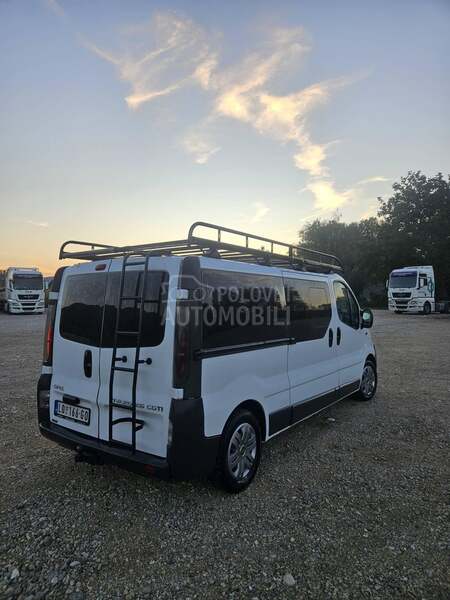 Opel Vivaro 2.5CDTI