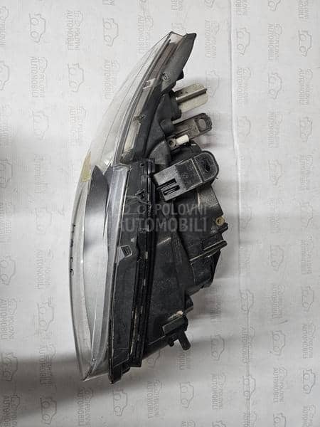 Desni halogeni far E81