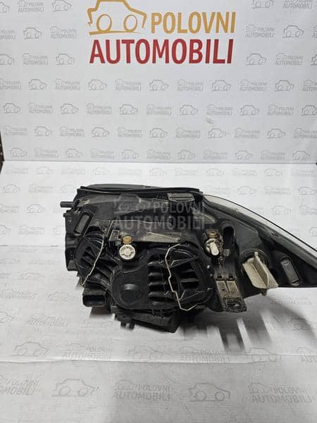 Desni halogeni far E81