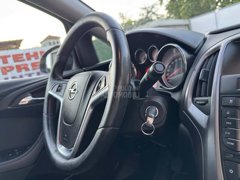 Opel Astra J 