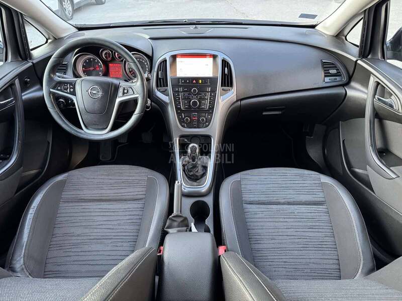 Opel Astra J 