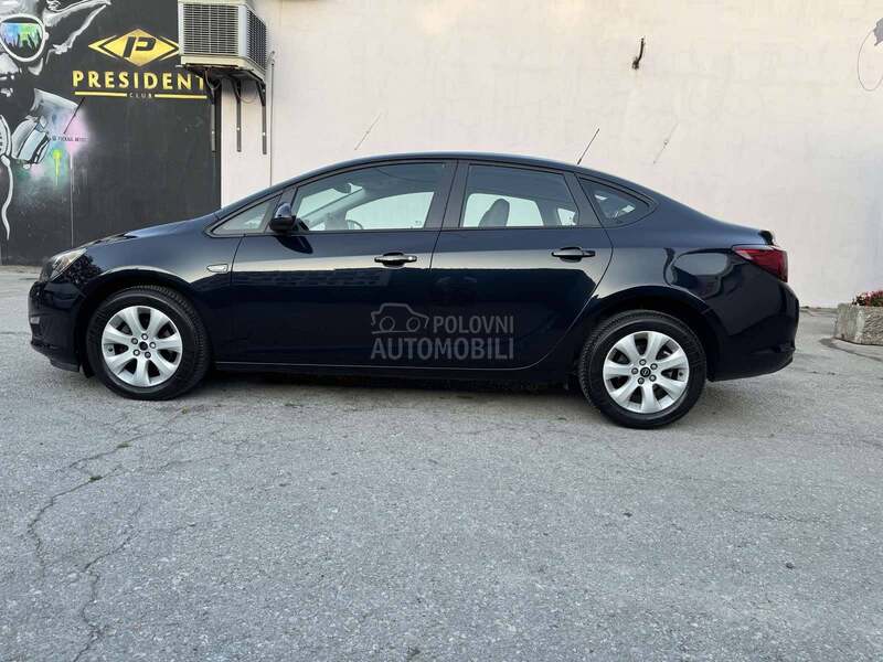 Opel Astra J 