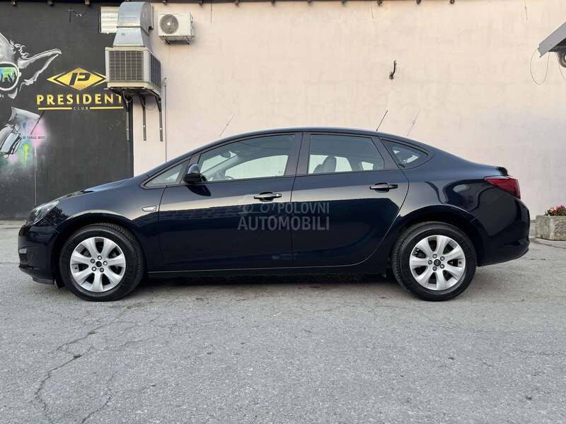 Opel Astra J 